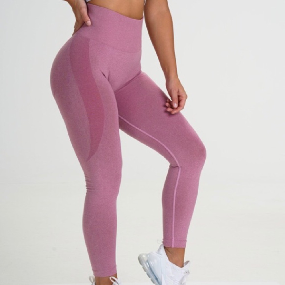 NVGTN Pastel Pink Seamless Leggings